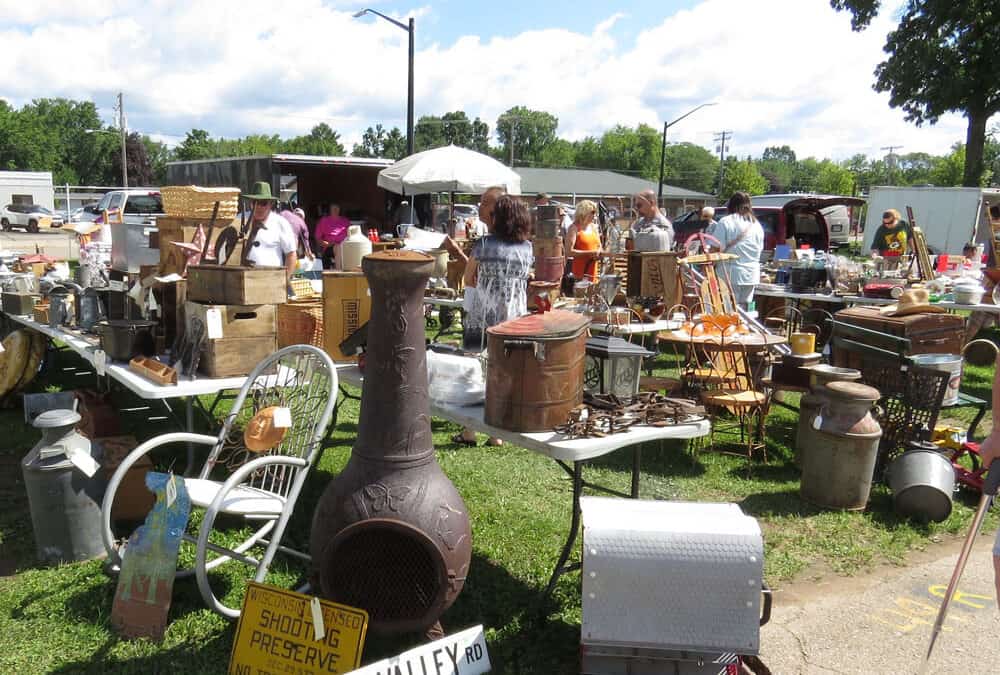 Super Holiday Flea Market This Weekend